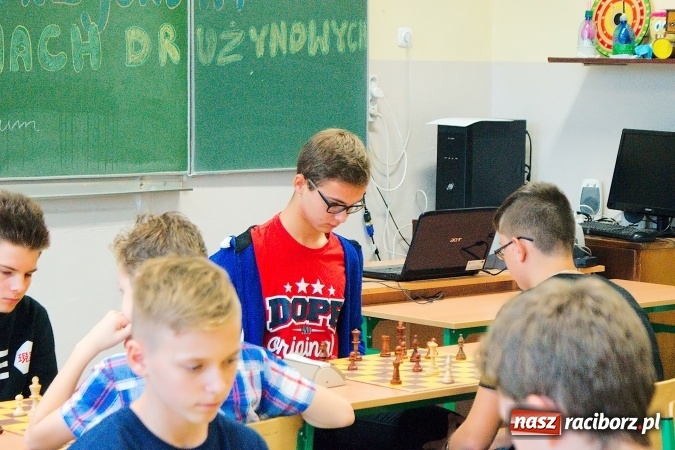 Zdjęcie w galerii na portalu naszraciborz.pl: Finał rejonowy w szachach drużynowych w Tworkowie. Raciborskie G1 zwycięskie wiadomości z regionu
