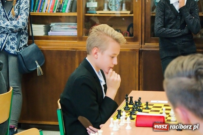 Zdjęcie w galerii na portalu naszraciborz.pl: Finał rejonowy w szachach drużynowych w Tworkowie. Raciborskie G1 zwycięskie wiadomości z regionu