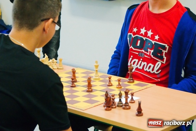 Zdjęcie w galerii na portalu naszraciborz.pl: Finał rejonowy w szachach drużynowych w Tworkowie. Raciborskie G1 zwycięskie wiadomości z regionu