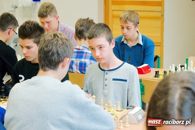 Zdjęcie w galerii na portalu naszraciborz.pl: Finał rejonowy w szachach drużynowych w Tworkowie. Raciborskie G1 zwycięskie wiadomości z regionu