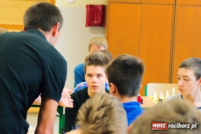Zdjęcie w galerii na portalu naszraciborz.pl: Finał rejonowy w szachach drużynowych w Tworkowie. Raciborskie G1 zwycięskie wiadomości z regionu
