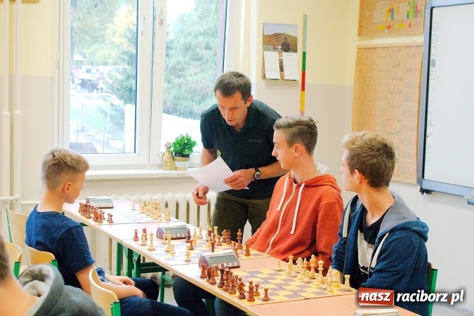 Zdjęcie w galerii na portalu naszraciborz.pl: Finał rejonowy w szachach drużynowych w Tworkowie. Raciborskie G1 zwycięskie wiadomości z regionu