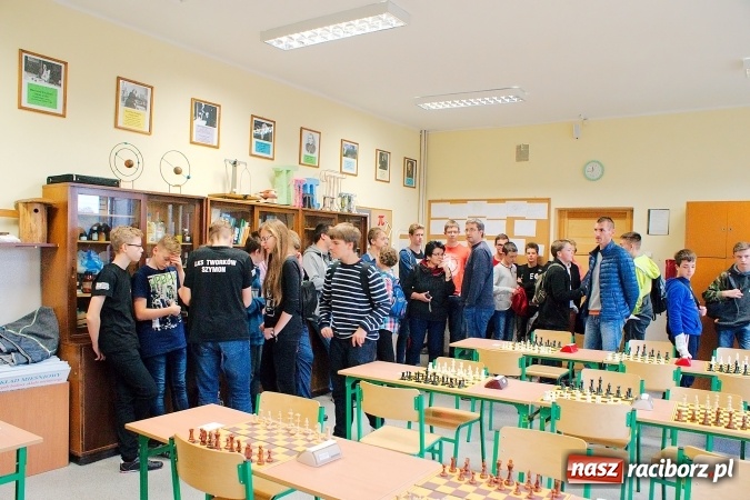 Zdjęcie w galerii na portalu naszraciborz.pl: Finał rejonowy w szachach drużynowych w Tworkowie. Raciborskie G1 zwycięskie wiadomości z regionu