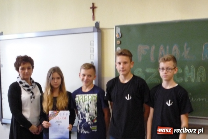 Zdjęcie w galerii na portalu naszraciborz.pl: Finał rejonowy w szachach drużynowych w Tworkowie. Raciborskie G1 zwycięskie wiadomości z regionu