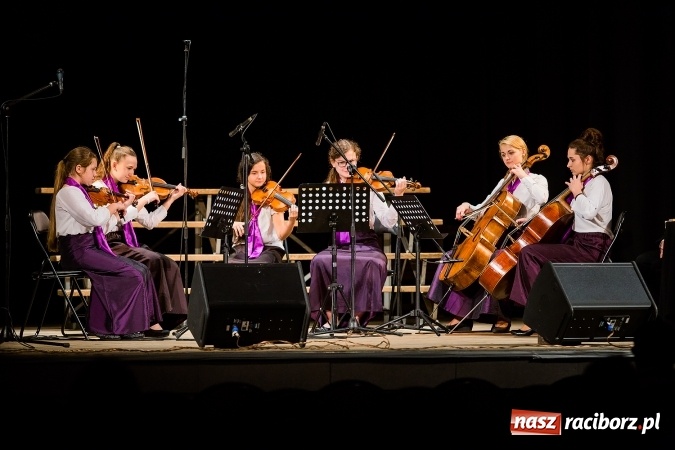 Zdjęcie w galerii na portalu naszraciborz.pl: Wieczór Polski w Domu Kultury Strzecha wiadomości z regionu