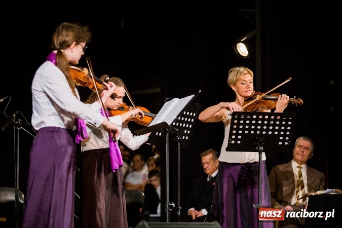 Zdjęcie w galerii na portalu naszraciborz.pl: Wieczór Polski w Domu Kultury Strzecha wiadomości z regionu