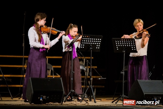 Zdjęcie w galerii na portalu naszraciborz.pl: Wieczór Polski w Domu Kultury Strzecha wiadomości z regionu