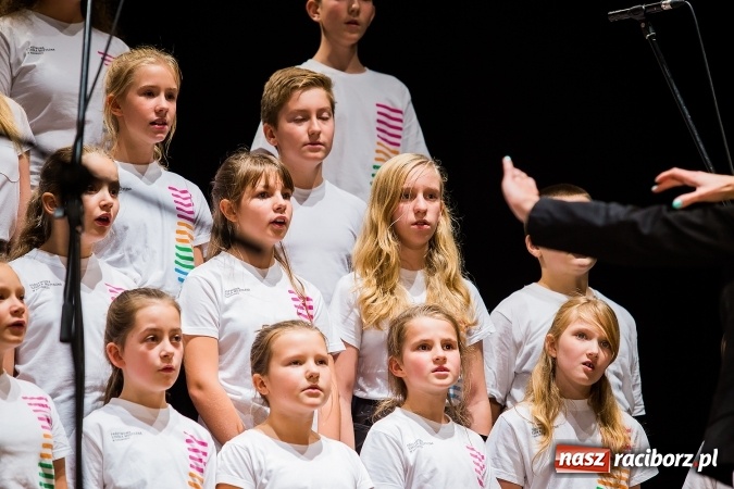 Zdjęcie w galerii na portalu naszraciborz.pl: Wieczór Polski w Domu Kultury Strzecha wiadomości z regionu