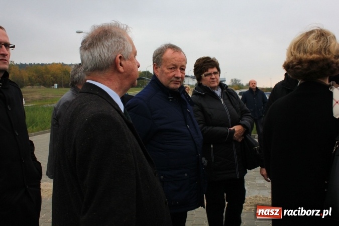 Zdjęcie w galerii na portalu naszraciborz.pl: Posłowie z wizytą na terenie zbiornika Racibórz Dolny. Zobacz jak wygląda teren budowy opuszczonej przez Hiszpanów wiadomości z regionu
