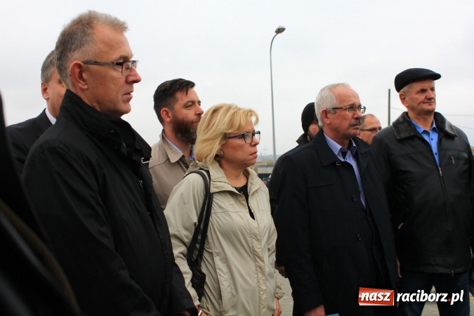 Zdjęcie w galerii na portalu naszraciborz.pl: Posłowie z wizytą na terenie zbiornika Racibórz Dolny. Zobacz jak wygląda teren budowy opuszczonej przez Hiszpanów wiadomości z regionu