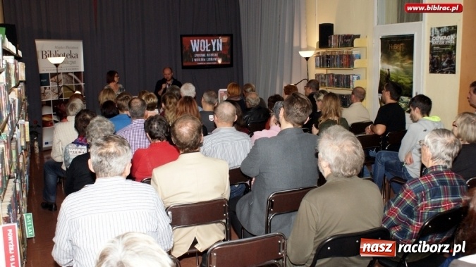 Zdjęcie w galerii na portalu naszraciborz.pl: To ludzie, a nie narody, robią ludobójstwo – Wołyń oczami Szabłowskiego w bibliotece  wiadomości z regionu
