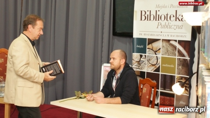 Zdjęcie w galerii na portalu naszraciborz.pl: To ludzie, a nie narody, robią ludobójstwo – Wołyń oczami Szabłowskiego w bibliotece  wiadomości z regionu