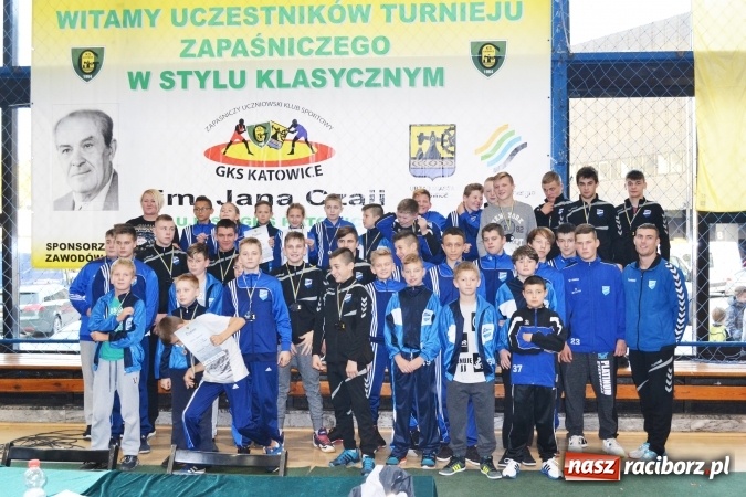 Zdjęcie w galerii na portalu naszraciborz.pl: Gimnazjum nr 5 na zawodach w zapasach  wiadomości z regionu