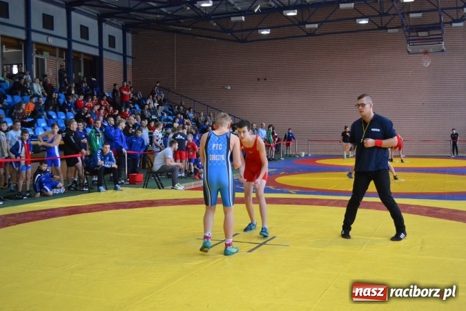 Zdjęcie w galerii na portalu naszraciborz.pl: Gimnazjum nr 5 na zawodach w zapasach  wiadomości z regionu