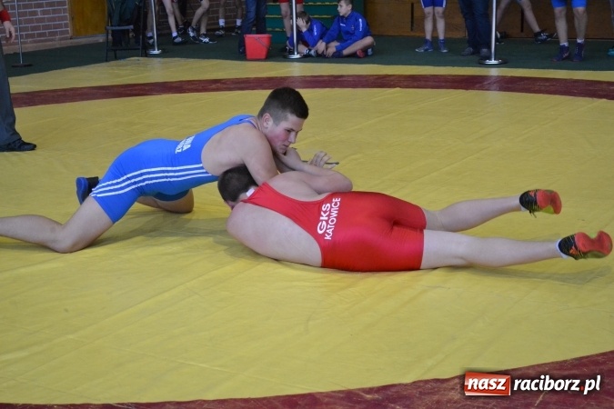 Zdjęcie w galerii na portalu naszraciborz.pl: Gimnazjum nr 5 na zawodach w zapasach  wiadomości z regionu