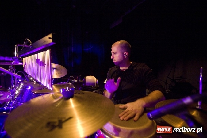 Zdjęcie w galerii na portalu naszraciborz.pl: Piosenki z repertuaru Ireny Jarockiej i Anny Jantar w interpretacji Barbary Brody-Malon z zespołem wybrzmiały w RCK wiadomości z regionu