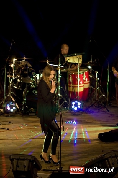 Zdjęcie w galerii na portalu naszraciborz.pl: Piosenki z repertuaru Ireny Jarockiej i Anny Jantar w interpretacji Barbary Brody-Malon z zespołem wybrzmiały w RCK wiadomości z regionu