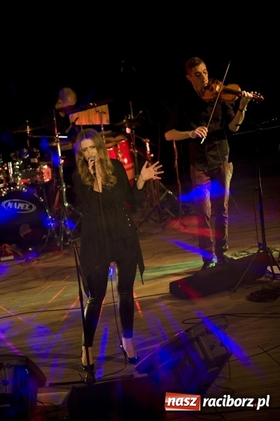 Zdjęcie w galerii na portalu naszraciborz.pl: Piosenki z repertuaru Ireny Jarockiej i Anny Jantar w interpretacji Barbary Brody-Malon z zespołem wybrzmiały w RCK wiadomości z regionu