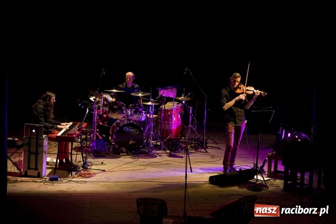 Zdjęcie w galerii na portalu naszraciborz.pl: Piosenki z repertuaru Ireny Jarockiej i Anny Jantar w interpretacji Barbary Brody-Malon z zespołem wybrzmiały w RCK wiadomości z regionu