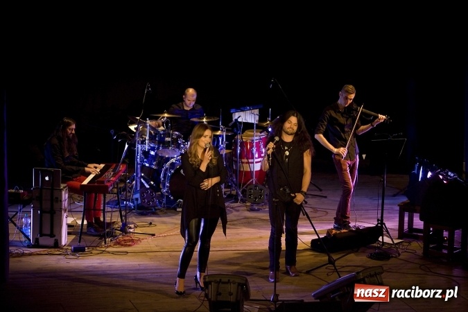 Zdjęcie w galerii na portalu naszraciborz.pl: Piosenki z repertuaru Ireny Jarockiej i Anny Jantar w interpretacji Barbary Brody-Malon z zespołem wybrzmiały w RCK wiadomości z regionu