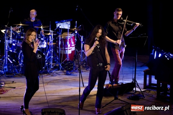 Zdjęcie w galerii na portalu naszraciborz.pl: Piosenki z repertuaru Ireny Jarockiej i Anny Jantar w interpretacji Barbary Brody-Malon z zespołem wybrzmiały w RCK wiadomości z regionu
