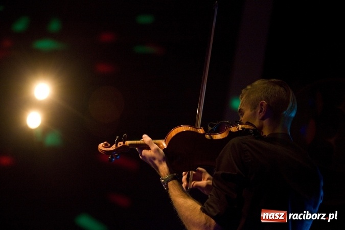 Zdjęcie w galerii na portalu naszraciborz.pl: Piosenki z repertuaru Ireny Jarockiej i Anny Jantar w interpretacji Barbary Brody-Malon z zespołem wybrzmiały w RCK wiadomości z regionu