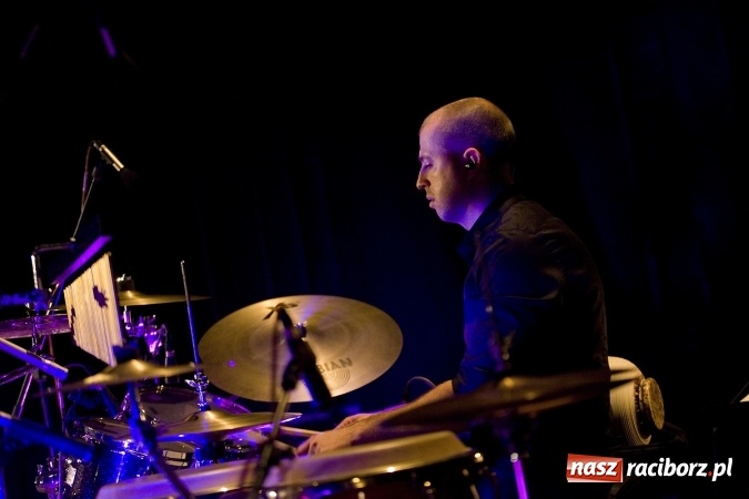 Zdjęcie w galerii na portalu naszraciborz.pl: Piosenki z repertuaru Ireny Jarockiej i Anny Jantar w interpretacji Barbary Brody-Malon z zespołem wybrzmiały w RCK wiadomości z regionu