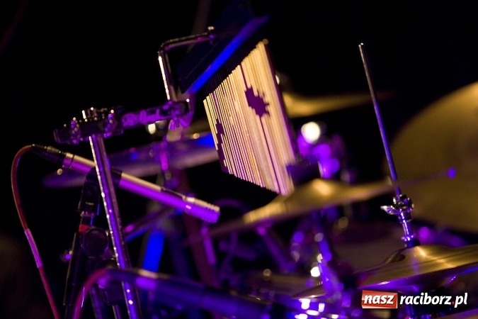 Zdjęcie w galerii na portalu naszraciborz.pl: Piosenki z repertuaru Ireny Jarockiej i Anny Jantar w interpretacji Barbary Brody-Malon z zespołem wybrzmiały w RCK wiadomości z regionu