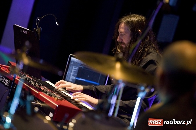 Zdjęcie w galerii na portalu naszraciborz.pl: Piosenki z repertuaru Ireny Jarockiej i Anny Jantar w interpretacji Barbary Brody-Malon z zespołem wybrzmiały w RCK wiadomości z regionu