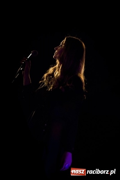 Zdjęcie w galerii na portalu naszraciborz.pl: Piosenki z repertuaru Ireny Jarockiej i Anny Jantar w interpretacji Barbary Brody-Malon z zespołem wybrzmiały w RCK wiadomości z regionu