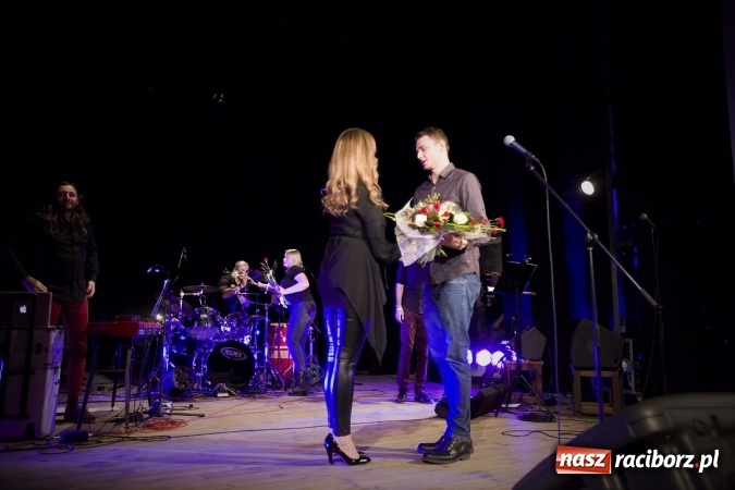 Zdjęcie w galerii na portalu naszraciborz.pl: Piosenki z repertuaru Ireny Jarockiej i Anny Jantar w interpretacji Barbary Brody-Malon z zespołem wybrzmiały w RCK wiadomości z regionu