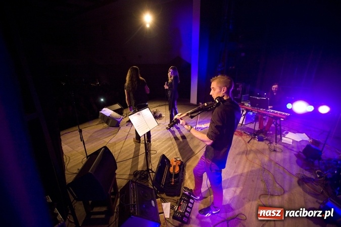 Zdjęcie w galerii na portalu naszraciborz.pl: Piosenki z repertuaru Ireny Jarockiej i Anny Jantar w interpretacji Barbary Brody-Malon z zespołem wybrzmiały w RCK wiadomości z regionu