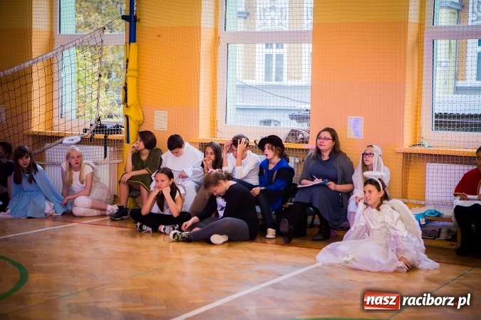 Zdjęcie w galerii na portalu naszraciborz.pl: Bal wszystkich świętych w SP 13 wiadomości z regionu