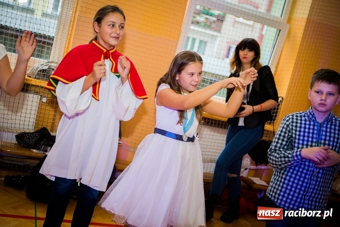 Zdjęcie w galerii na portalu naszraciborz.pl: Bal wszystkich świętych w SP 13 wiadomości z regionu