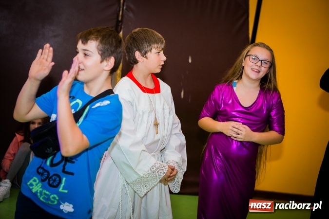 Zdjęcie w galerii na portalu naszraciborz.pl: Bal wszystkich świętych w SP 13 wiadomości z regionu