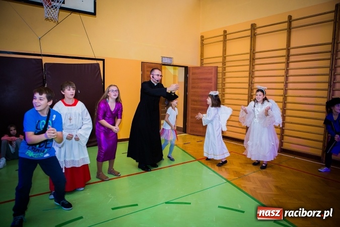 Zdjęcie w galerii na portalu naszraciborz.pl: Bal wszystkich świętych w SP 13 wiadomości z regionu