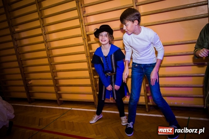 Zdjęcie w galerii na portalu naszraciborz.pl: Bal wszystkich świętych w SP 13 wiadomości z regionu