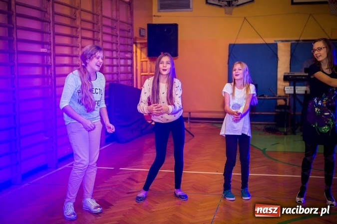 Zdjęcie w galerii na portalu naszraciborz.pl: Bal wszystkich świętych w SP 13 wiadomości z regionu