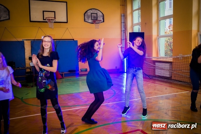 Zdjęcie w galerii na portalu naszraciborz.pl: Bal wszystkich świętych w SP 13 wiadomości z regionu