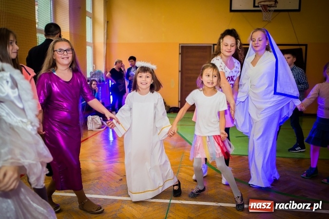 Zdjęcie w galerii na portalu naszraciborz.pl: Bal wszystkich świętych w SP 13 wiadomości z regionu
