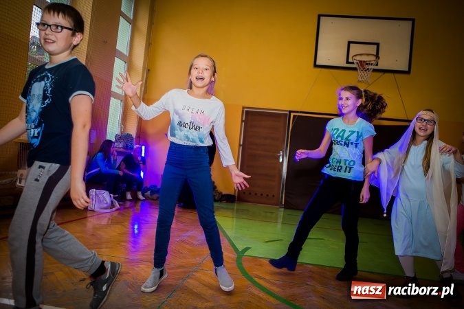 Zdjęcie w galerii na portalu naszraciborz.pl: Bal wszystkich świętych w SP 13 wiadomości z regionu