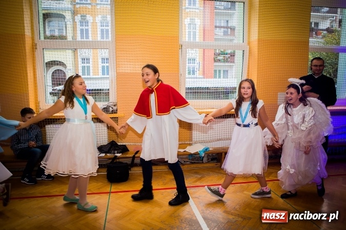 Zdjęcie w galerii na portalu naszraciborz.pl: Bal wszystkich świętych w SP 13 wiadomości z regionu
