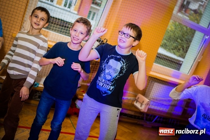 Zdjęcie w galerii na portalu naszraciborz.pl: Bal wszystkich świętych w SP 13 wiadomości z regionu