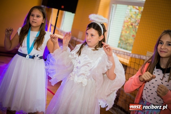 Zdjęcie w galerii na portalu naszraciborz.pl: Bal wszystkich świętych w SP 13 wiadomości z regionu