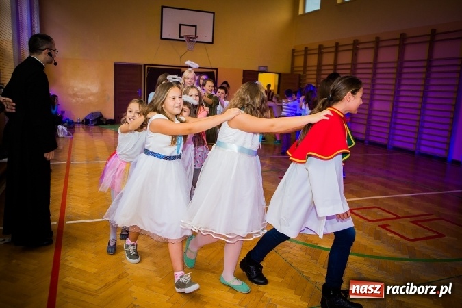 Zdjęcie w galerii na portalu naszraciborz.pl: Bal wszystkich świętych w SP 13 wiadomości z regionu