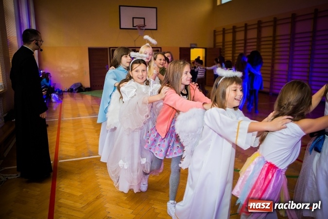 Zdjęcie w galerii na portalu naszraciborz.pl: Bal wszystkich świętych w SP 13 wiadomości z regionu