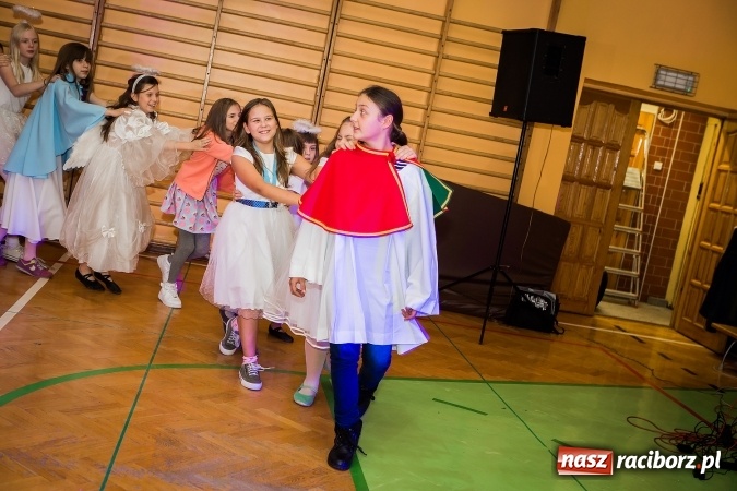 Zdjęcie w galerii na portalu naszraciborz.pl: Bal wszystkich świętych w SP 13 wiadomości z regionu