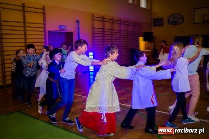 Zdjęcie w galerii na portalu naszraciborz.pl: Bal wszystkich świętych w SP 13 wiadomości z regionu