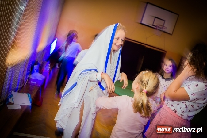 Zdjęcie w galerii na portalu naszraciborz.pl: Bal wszystkich świętych w SP 13 wiadomości z regionu