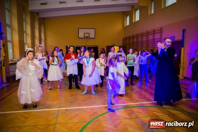 Zdjęcie w galerii na portalu naszraciborz.pl: Bal wszystkich świętych w SP 13 wiadomości z regionu